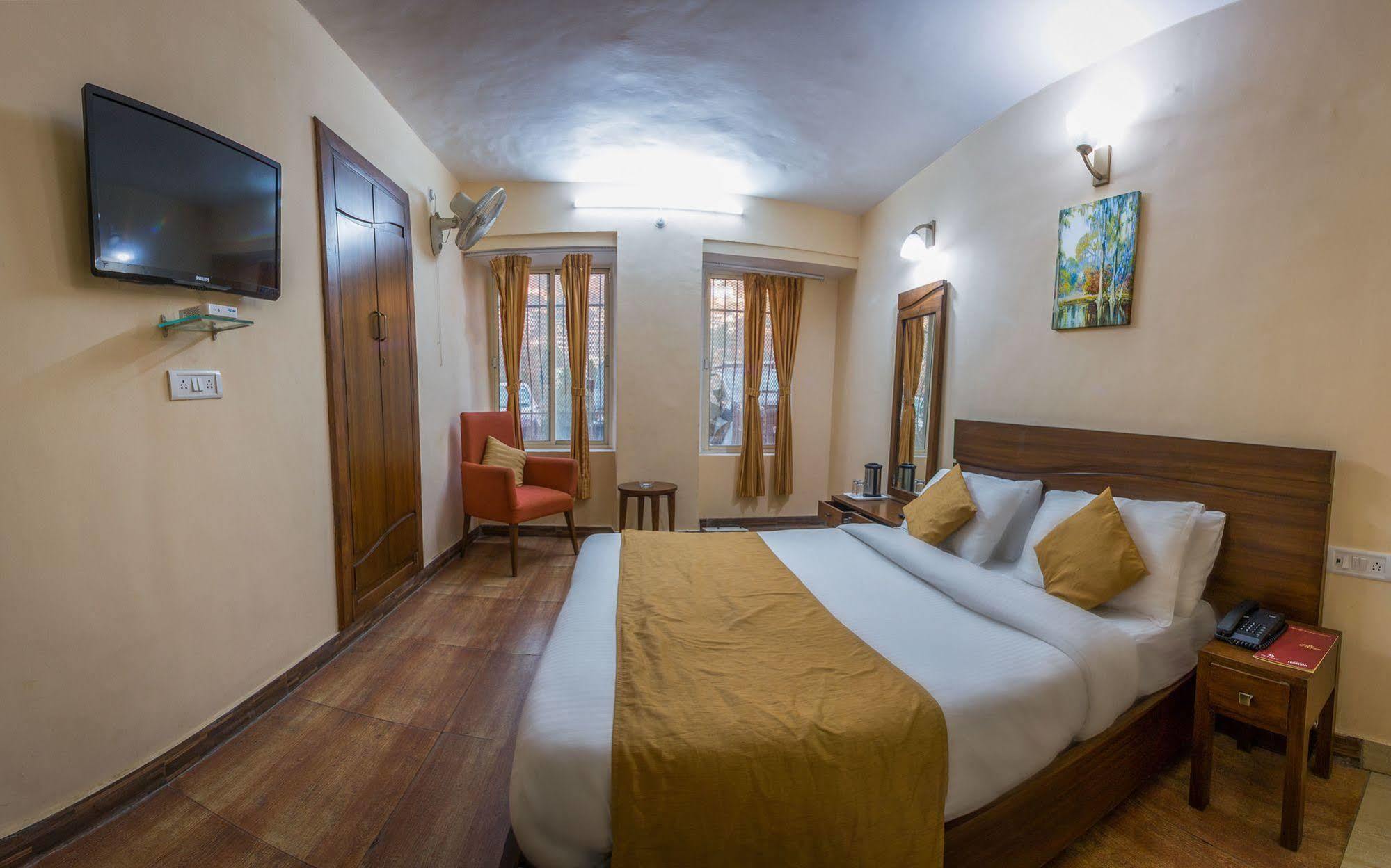 נייניטל Himalaya Hotel מראה חיצוני תמונה
