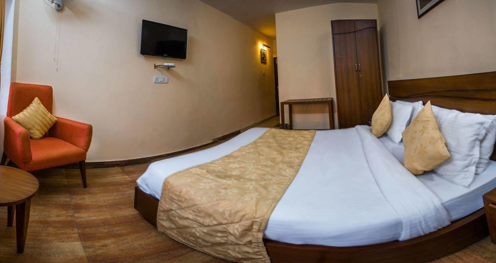 נייניטל Himalaya Hotel מראה חיצוני תמונה
