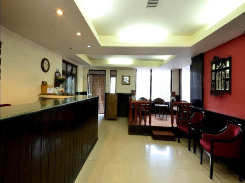נייניטל Himalaya Hotel מראה חיצוני תמונה